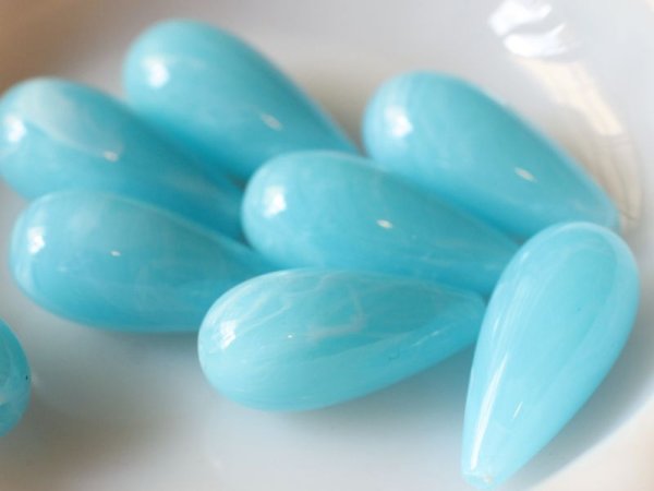 画像2: ドイツヴィンテージ・ルーサイトビーズ【みずいろ　しずく】　２個 (2)