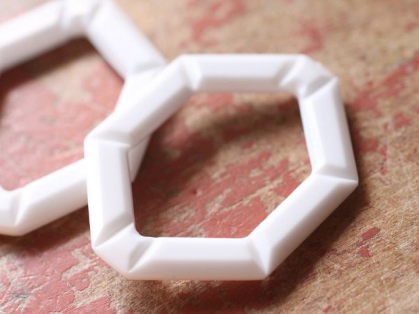 画像2: ドイツヴィンテージ・ルーサイトパーツ【ヘキサゴン・ホワイト】2個 (2)
