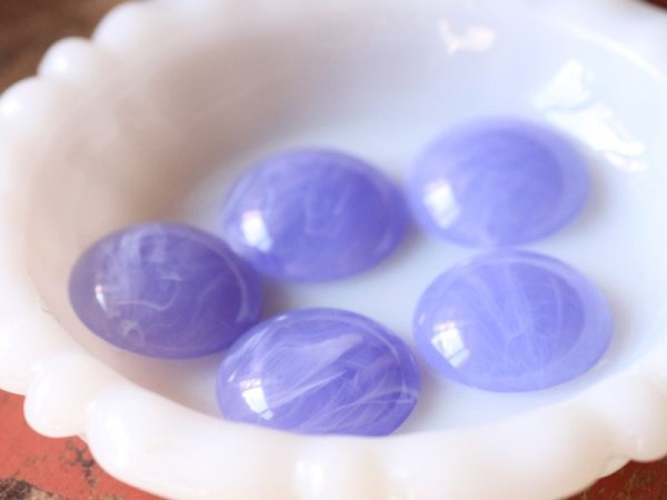 画像2: ドイツヴィンテージ・ルーサイトのカボション【ライラック23mm】2個 (2)