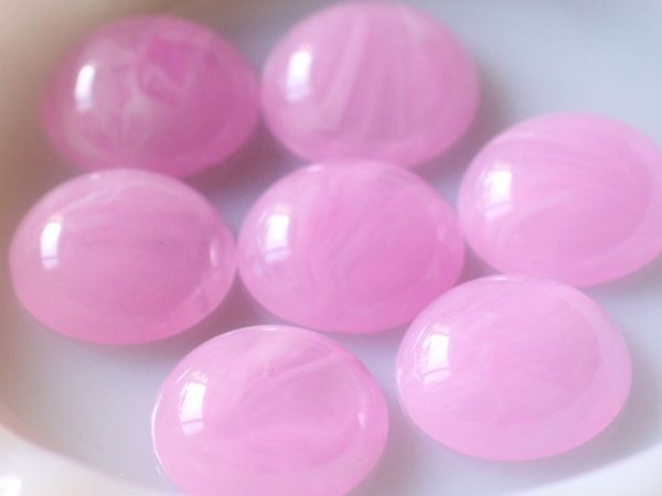 画像3: ドイツヴィンテージ・ルーサイトのカボション【うすピンク18mm】2個 (3)