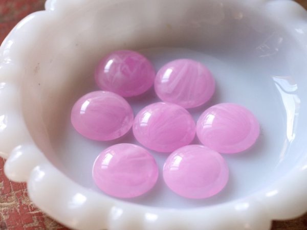 画像2: ドイツヴィンテージ・ルーサイトのカボション【うすピンク18mm】2個 (2)