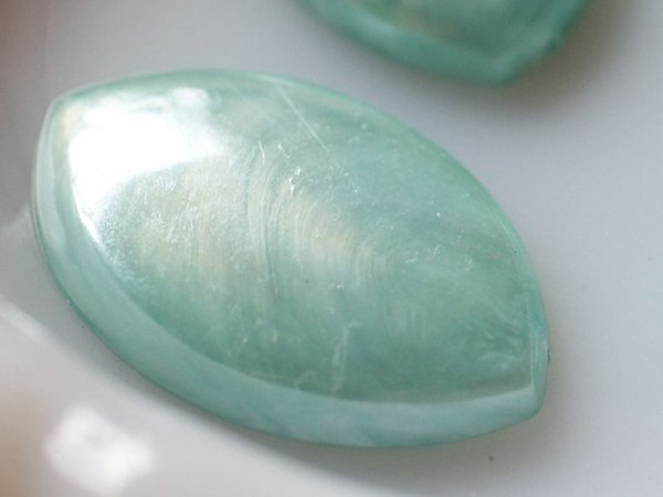 画像5: ヴィンテージ・ルーサイトのカボション【リーフ・アクアパール】2個 (5)