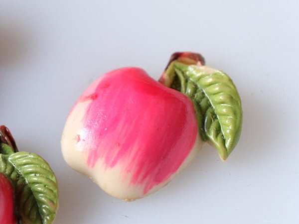 画像4: ジャパンヴィンテージのリンゴのカボション（セルロイド）2個 (4)