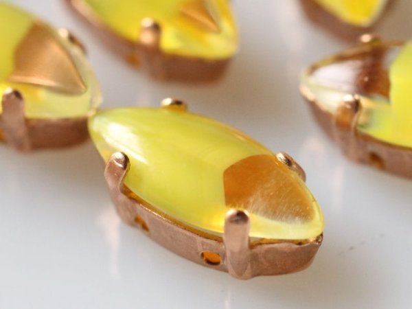 画像7: ドイツヴィンテージラインストーン　ナヴェット【ギブレ・イエロー】15×7ミリ　縫付け用台座　2個　 (7)