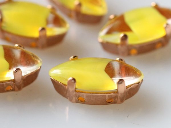 画像5: ドイツヴィンテージラインストーン　ナヴェット【ギブレ・イエロー】15×7ミリ　縫付け用台座　2個　 (5)