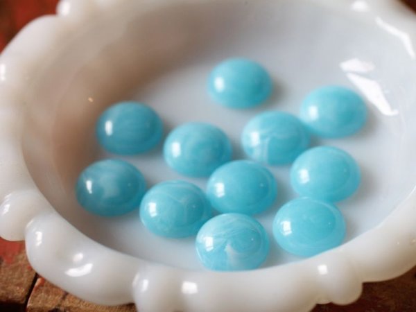 画像3: ドイツヴィンテージのカボション【ミニ・濃　みずいろ】 2個　15mm (3)