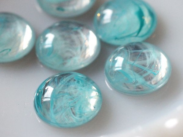 画像6: ドイツヴィンテージのカボション【ミニ・クリアーみずいろマーブル】 2個　15mm (6)