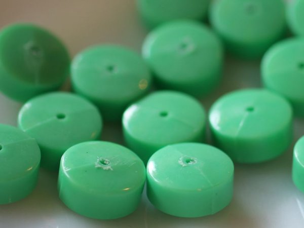 画像5: 在庫限り★ドイツヴィンテージ　ルーサイト系ビーズ【ディスク・ブライトグリーン】　20個 (5)