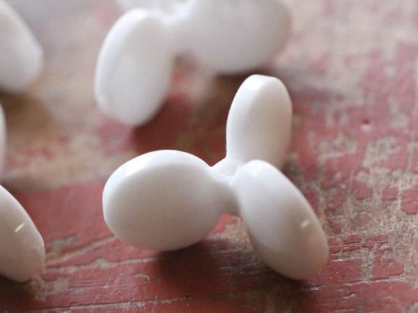 画像3: ドイツヴィンテージのルーサイトビーズ【プロペラ・ホワイト】22mm (3)