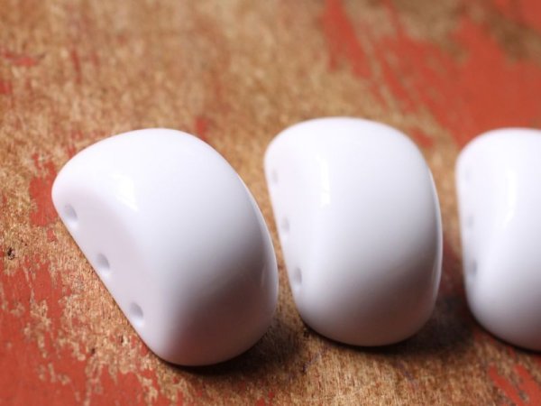 画像4: ドイツヴィンテージのルーサイトビーズ【スペーサービーズ3穴ホワイト】 (4)