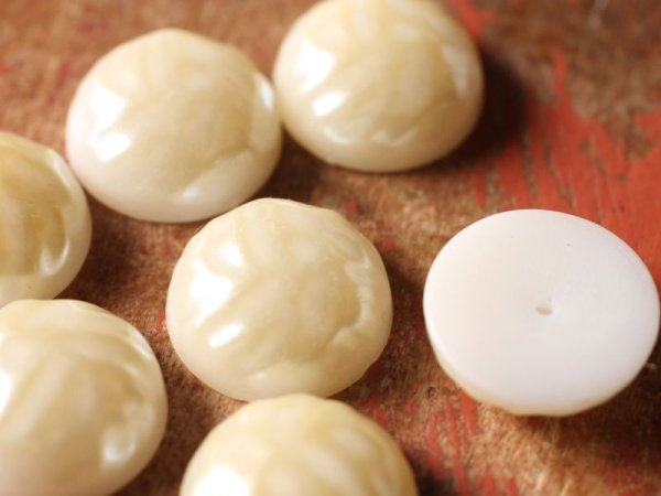 画像4: ヴィンテージのバロックパールカボション【プラスチック・アイボリー16mm】　2個 (4)