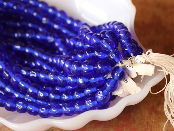 画像4: ジャパンヴィンテージ　サファイア色バロックビーズ　約7-8ｍｍ　約45粒 　 (4)