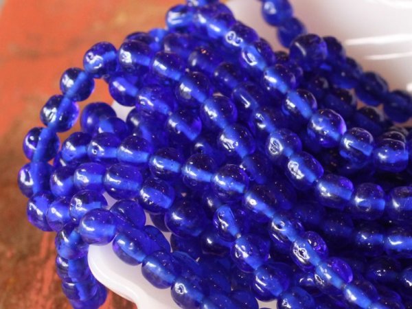 画像2: ジャパンヴィンテージ　サファイア色バロックビーズ　約7-8ｍｍ　約45粒 　 (2)