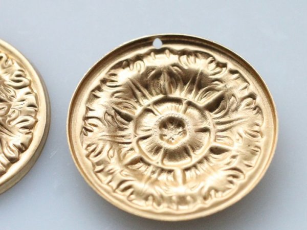 画像4: USA真鍮製　フラワーロゼッタドロップ２個　直径29.5ミリ (4)
