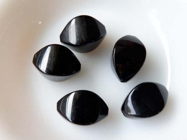 画像4: ドイツヴィンテージのルーサイトビーズ【4面ブラック】23mm　1個 (4)