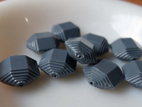 画像3: ドイツヴィンテージのルーサイトビーズ【6角形グレー】19mm (3)