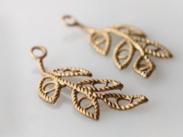 画像3: アメリカ製 真鍮(ブラス)パーツ　リーフ【ホールリーブス】2個　　　　 (3)