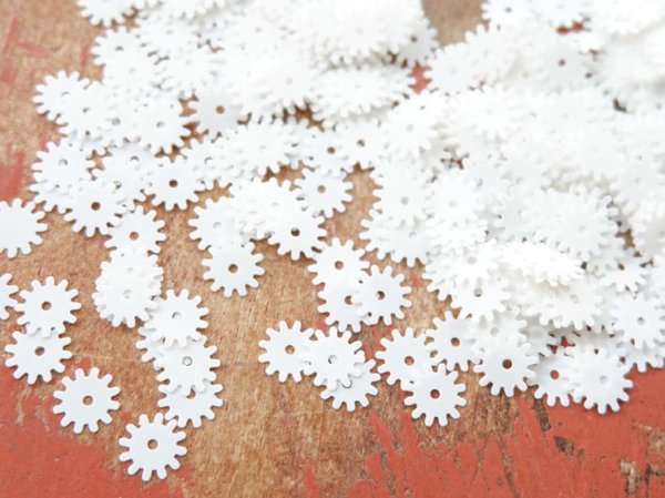 画像3: フランスヴィンテージのスパンコール【ホワイトフラワー】70枚前後 (3)