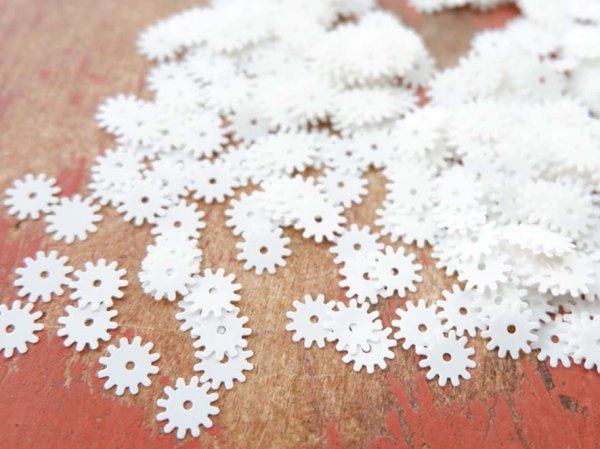 画像2: フランスヴィンテージのスパンコール【ホワイトフラワー】70枚前後 (2)