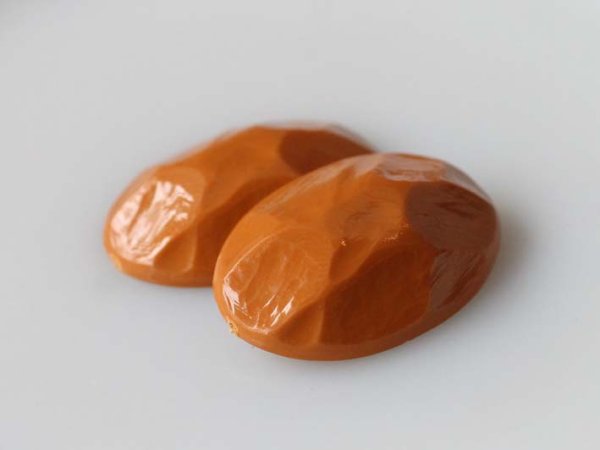 画像4: ドイツヴィンテージのルーサイト系カボション【シェイブド・オーバル・キャメル】2個 (4)