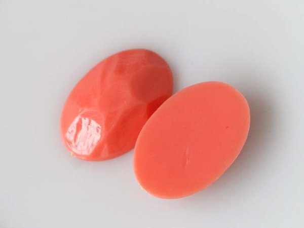 画像3: ドイツヴィンテージのルーサイト系カボション【シェイブド・オーバル・サーモン】2個 (3)