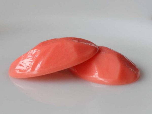 画像2: ドイツヴィンテージのルーサイト系カボション【シェイブド・オーバル・サーモン】2個 (2)