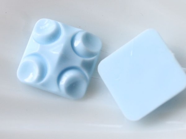 画像5: ドイツヴィンテージのルーサイト系カボション【デコスクエア・ペールブルー】2個 (5)