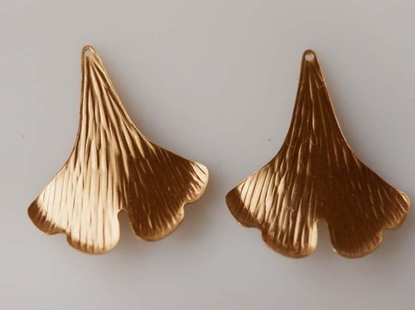 画像4: USA真鍮製 　型押しギンコ（イチョウ）ドロップ2個 (4)