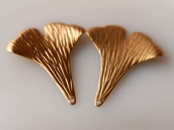 画像5: USA真鍮製 　型押しギンコ（イチョウ）ドロップ2個 (5)