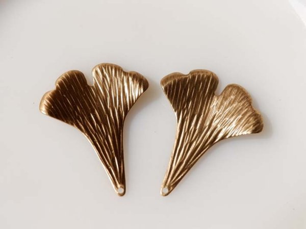 画像6: USA真鍮製 　型押しギンコ（イチョウ）ドロップ2個 (6)