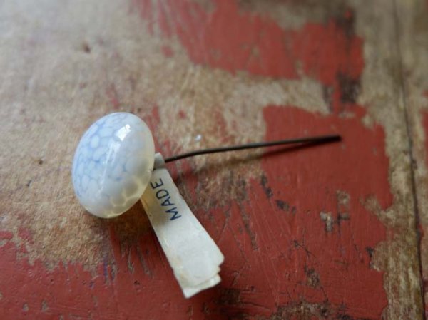 画像2: ジャパンヴィンテージ・ヘッドピン　ミリアムハスケル　【スプラッター・ホワイト】 (2)