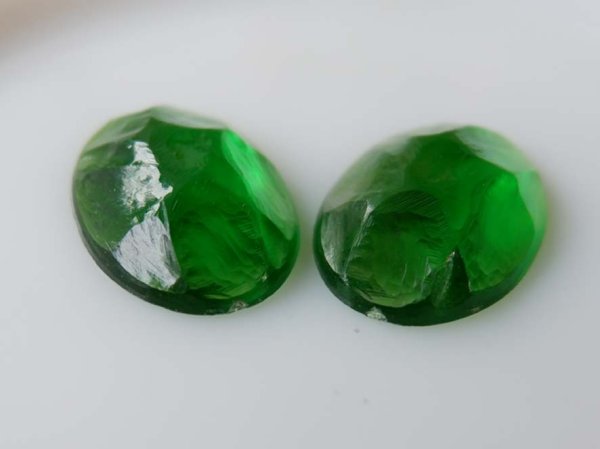 画像3: ドイツヴィンテージのルーサイト系カボション【シェイブド・オーバル・透明グリーン】2個 (3)