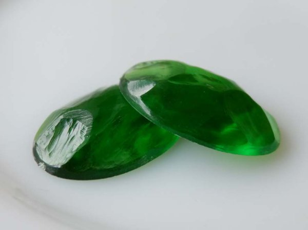 画像4: ドイツヴィンテージのルーサイト系カボション【シェイブド・オーバル・透明グリーン】2個 (4)