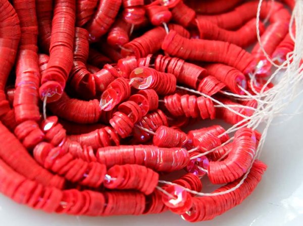 画像2: フランスヴィンテージのスパンコール【コーラルＡＢ・カップ4mm】1本　オートクチュール刺繍に。 (2)