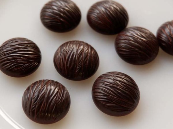 画像3: ヴィンテージのレザー風ウッドカボション【しわ加工風・ブラウン】17-18ミリ　2個 (3)