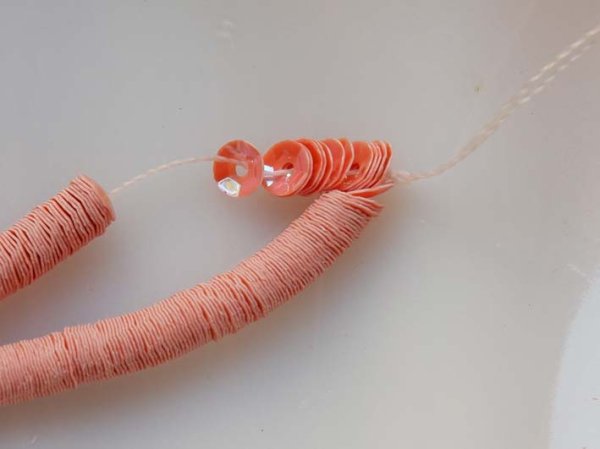 画像3: フランスヴィンテージのスパンコール【ピーチＡＢ・カップ4mm】1本　オートクチュール刺繍に。 (3)