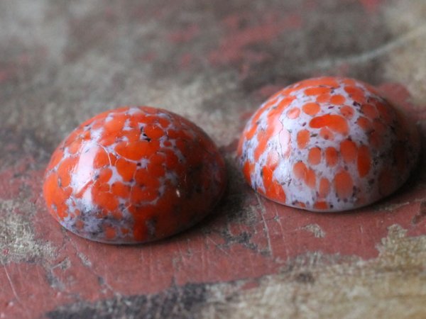 画像2: チェコヴィンテージ・ガラスカボション【コーラルマトリックス】13mm　2個 (2)