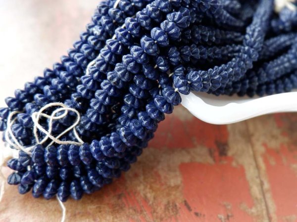 画像3: チェコヴィンテージ・ガラスビーズ【フラワー・ネイビー】　バラ　約95個　 (3)