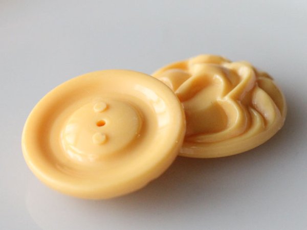 画像3: ドイツヴィンテージ　ルーサイトのカボション　【デコボコクリームイエロー】25ミリ　2個 (3)