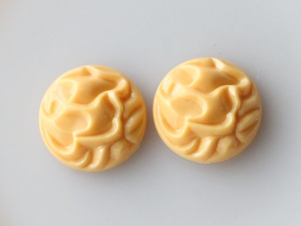 画像4: ドイツヴィンテージ　ルーサイトのカボション　【デコボコクリームイエロー】25ミリ　2個 (4)
