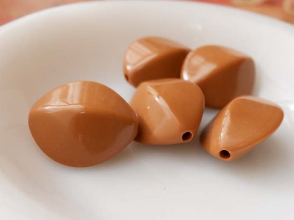 画像2: ヴィンテージ　ルーサイトビーズ【特大28ミリ　笹型・ベココアブラウン】2個 (2)