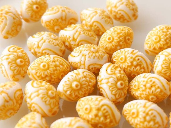 画像2: ドイツヴィンテージ　ルーサイト系フラワーパターンのビーズ【イエロー】50個 (2)