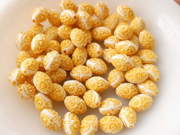 画像3: ドイツヴィンテージ　ルーサイト系フラワーパターンのビーズ【イエロー】50個 (3)