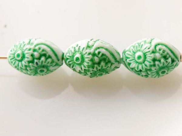 画像5: ドイツヴィンテージ　ルーサイト系フラワーパターンのビーズ【イエロー】50個 (5)