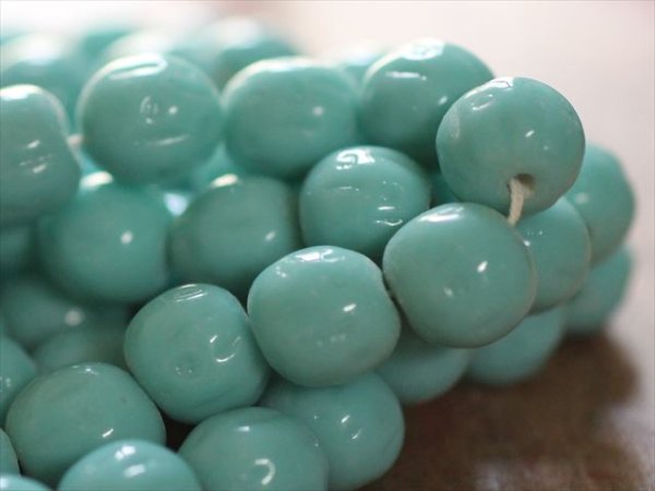 画像2: ジャパンヴィンテージ　大粒ターコイズのバロックビーズ　直径約12ミリ前後　23粒 　 (2)