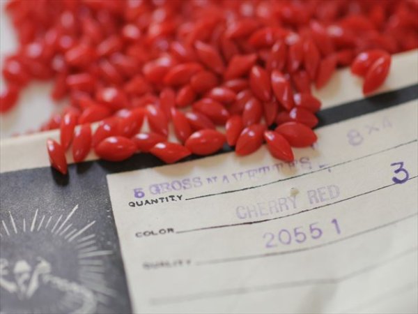 画像4: ジャパンヴィンテージの不透明ラインストーン　チェリーレッド　ナヴェット型　8×4 (4)
