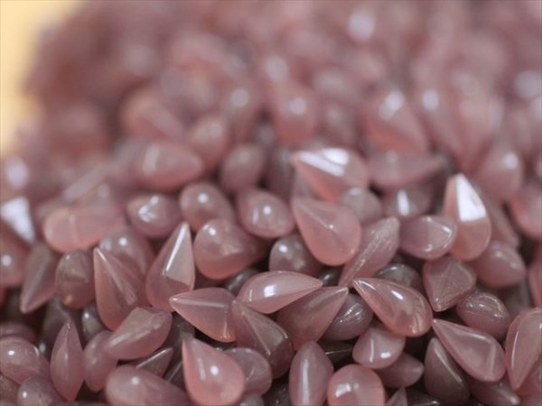 画像2: ジャパンヴィンテージの不透明のラインストーン　ライトアメジスト　しずく型　8×5 (2)