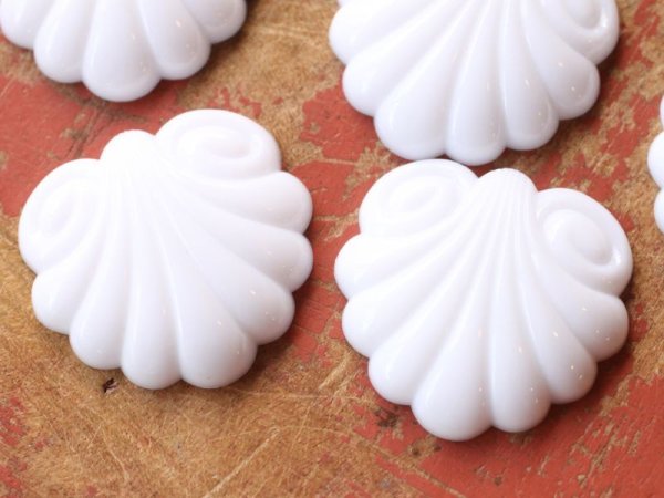 画像4: ドイツヴィンテージ　ルーサイトのカボション　【アールヌーボ・シェル・ホワイト】2個 (4)