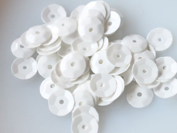 画像2: フランスヴィンテージのスパンコール【オペークホワイト・カップ6mm】 (2)