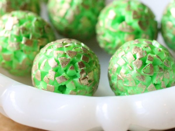 画像3: ドイツヴィンテージのルーサイトビーズ【モザイク　グリーン＆ゴールド】18mm (3)